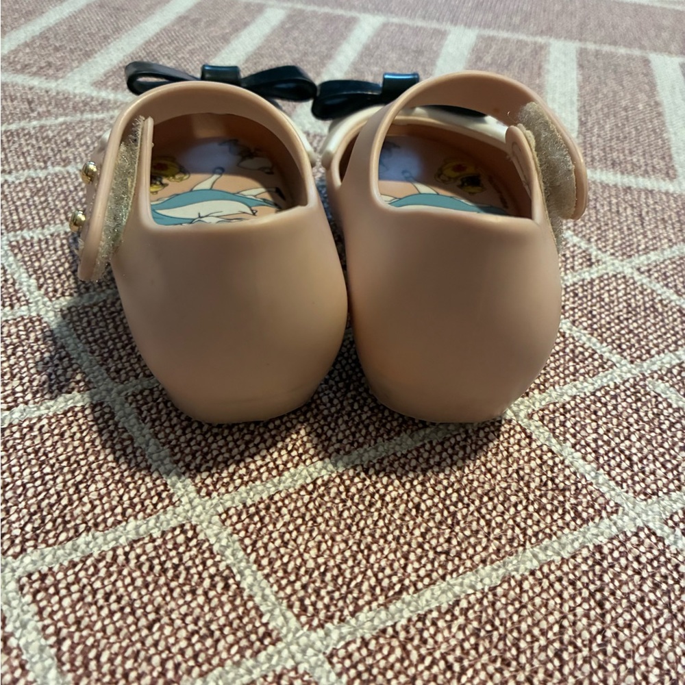 Mini Melissa Alice in Wonderland pink shoes with black bow - Picture 3 of 4